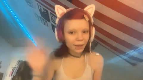 Snapshot of evettezirin chatting on November 2025 12:22:02 PM Sky online show from November 2025 12:22:02 PM