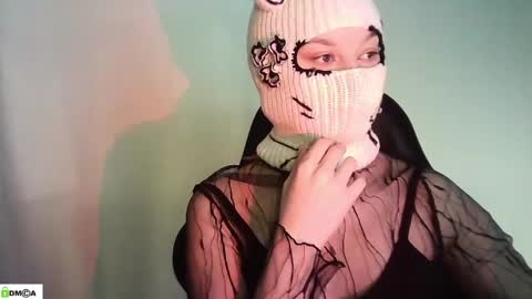 Renesme White Im here from Monday to Friday online show from May 2026 01:54:02 AM