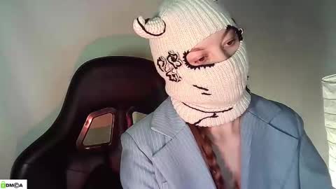 Snapshot of evie_muna chatting on May 2026 01:56:02 AM Renesme White Im here from Monday to Friday online show from May 2026 01:56:02 AM