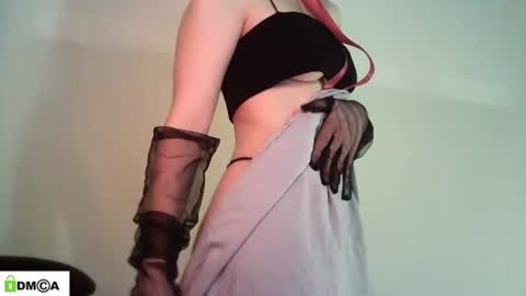 Snapshot of evie_muna chatting on June 2026 03:31:01 AM Renesme White Im here from Monday to Friday online show from June 2026 03:31:01 AM