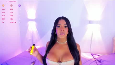 Snapshot of evie_sex chatting on November 2025 09:08:01 AM FENTY online show from November 2025 09:08:01 AM