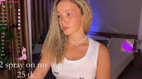 Snapshot of evielina chatting on May 2026 11:44:02 PM evielina online show from May 2026 11:44:02 PM