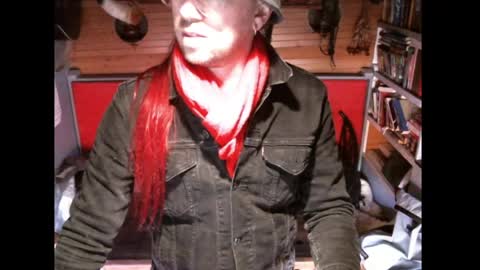 Snapshot of evpierce chatting on April 2026 06:47:02 AM EvPierce online show from April 2026 06:47:02 AM