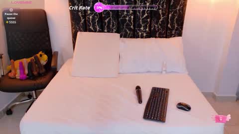 evvaa_moon online show from November 2025 12:27:01 PM