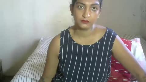 Snapshot of exotic_queen01 chatting on December 2024 01:17:02 PM Amber online show from December 2024 01:17:02 PM