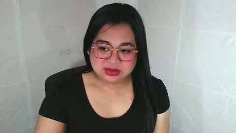 Snapshot of exoticpinayx chatting on November 2025 02:40:02 PM SHANTAL MARIE online show from November 2025 02:40:02 PM