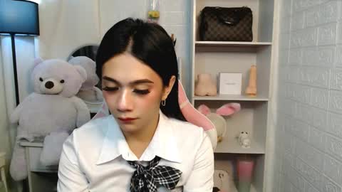 Snapshot of exotictssavie chatting on February 2025 05:05:02 PM exotictssavie online show from February 2025 05:05:02 PM