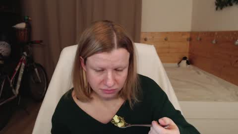 Snapshot of exponentex5 chatting on December 2024 09:13:01 PM Crystal online show from December 2024 09:13:01 PM