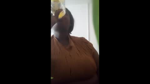 eyshaexotii online show from December 2025 04:45:02 PM