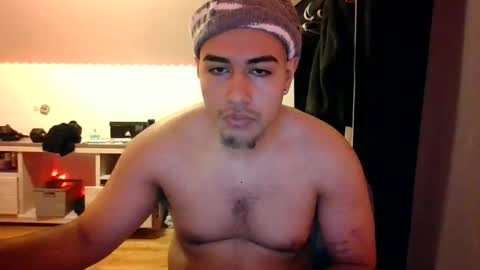 Snapshot of ezzteban935 chatting on April 2026 02:14:01 AM ezzteban935 online show from April 2026 02:14:01 AM