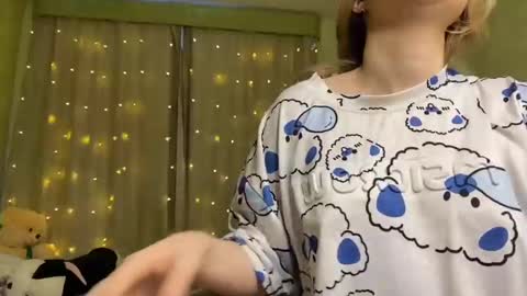 Ilona online show from December 2024 01:41:01 PM