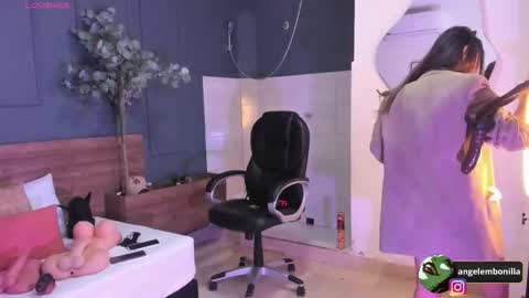 Megan    630  1330 -5 online show from December 2025 12:03:02 PM