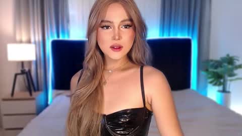 Snapshot of fallfromabove chatting on November 2025 04:27:01 AM Belly Conklin online show from November 2025 04:27:01 AM