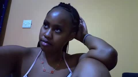 famous_bear online show from February 2026 01:04:01 AM