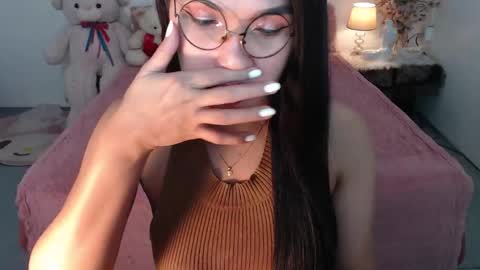 Layla online show from December 2025 06:37:02 PM