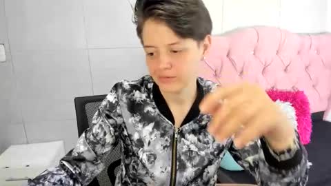 Snapshot of fanny_18 chatting on October 2025 03:39:02 AM FANNY online show from October 2025 03:39:02 AM