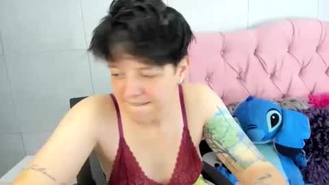 Snapshot of fanny_18 chatting on November 2025 04:01:01 AM FANNY online show from November 2025 04:01:01 AM