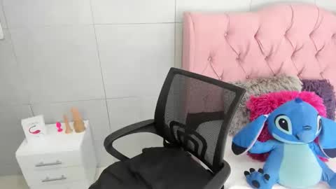 Snapshot of fanny_18 chatting on December 2025 01:22:02 AM FANNY online show from December 2025 01:22:02 AM