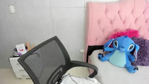 Snapshot of fanny_18 chatting on December 2025 04:07:02 AM FANNY online show from December 2025 04:07:02 AM