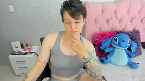 Snapshot of fanny_18 chatting on December 2025 01:34:01 AM FANNY online show from December 2025 01:34:01 AM