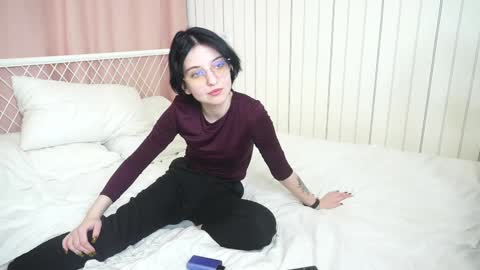 Mia online show from December 2024 04:58:01 PM