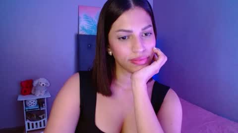Perla online show from September 2025 01:09:01 AM