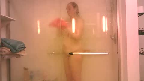 Snapshot of fapqueenc17 chatting on February 2025 02:44:02 AM Scarlett online show from February 2025 02:44:02 AM