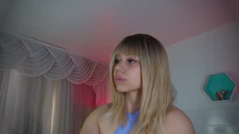 Farah online show from November 2025 12:04:02 PM