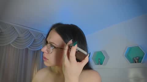 Farah online show from November 2025 12:05:02 PM