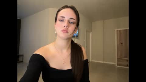 Snapshot of farrahburde chatting on June 2026 05:47:01 PM Mia online show from June 2026 05:47:01 PM