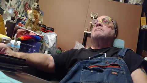 Fred. online show from February 2026 01:26:02 AM