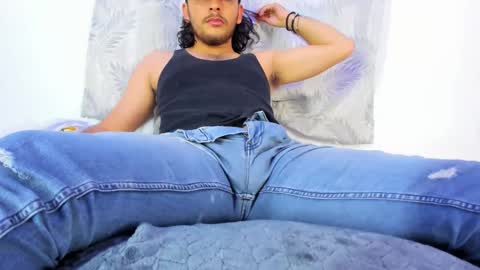 favid95 online show from April 2026 06:19:01 PM