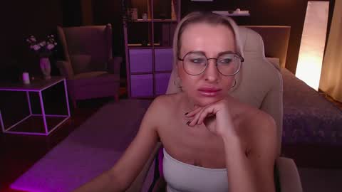 Fay online show from December 2024 12:29:02 PM
