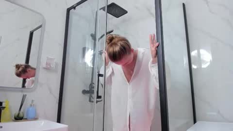 Daniela online show from October 2025 06:50:02 AM