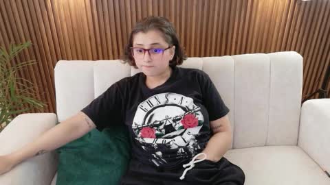 Snapshot of feelina_firesoul chatting on December 2025 07:22:01 PM Feelena online show from December 2025 07:22:01 PM