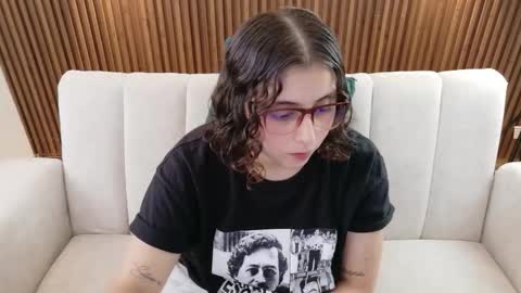 Snapshot of feelina_firesoul chatting on February 2026 06:22:02 PM Feelena online show from February 2026 06:22:02 PM