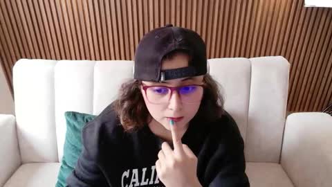 Snapshot of feelina_firesoul chatting on March 2026 06:36:01 PM Feelena online show from March 2026 06:36:01 PM