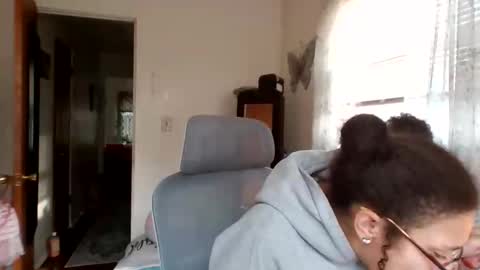 Snapshot of feetnymph chatting on November 2025 08:09:01 PM Soley online show from November 2025 08:09:01 PM