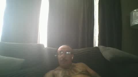 felixrlarios25 online show from April 2026 09:08:01 PM