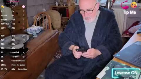 Adam online show from October 2025 07:32:01 AM