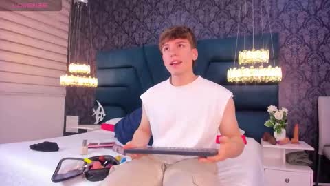 Femboy Max online show from February 2026 12:10:02 PM