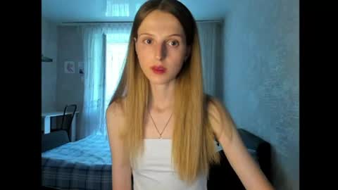 Snapshot of feralberry_dina chatting on July 2026 10:19:01 AM Dana online show from July 2026 10:19:01 AM
