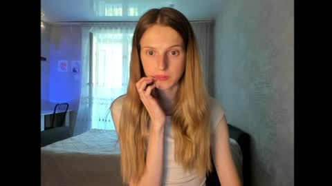 Snapshot of feralberry_dina chatting on July 2026 12:31:01 PM Dana online show from July 2026 12:31:01 PM
