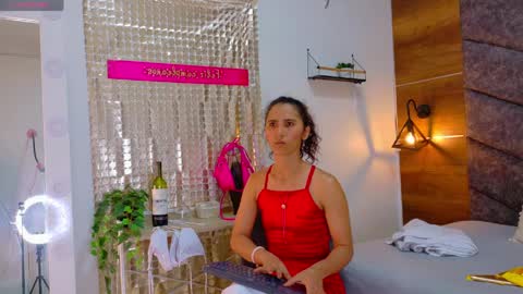 FERNANDA BROWN  online show from April 2026 07:44:01 PM