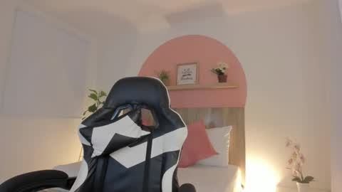 Fer  online show from October 2025 03:18:01 AM