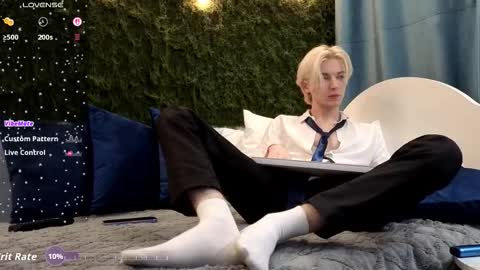 Thomas online show from November 2025 07:51:02 PM