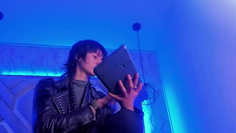   online show from February 2025 03:14:01 PM