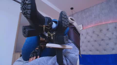   online show from October 2025 03:08:02 PM