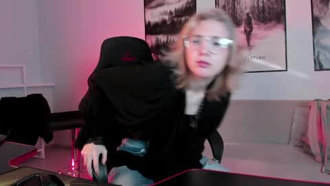 cap and Lana  online show from February 2025 08:01:01 AM