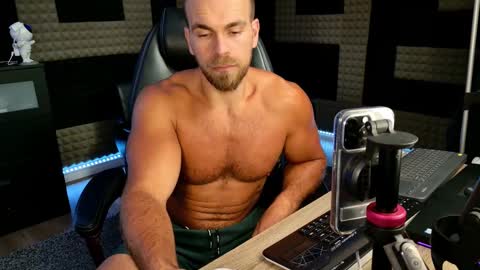 Snapshot of finch93 chatting on September 2025 04:39:01 PM Nick online show from September 2025 04:39:01 PM